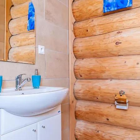 Na Brehu Liptovskej Mary