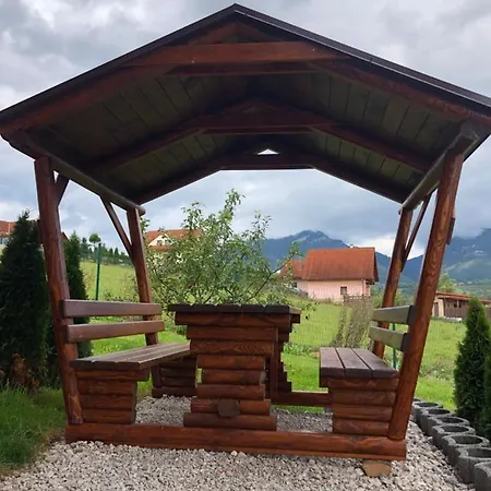 Na Brehu Liptovskej Mary